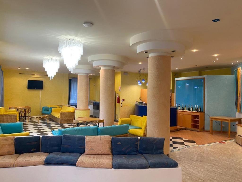 Hotel Silvi Сильви-Марина Экстерьер фото